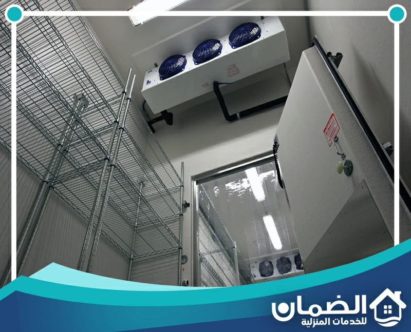 تصليح وحدات تبريد غرف التبريد في الامارات 0527042162 شركة الضمان إجراء تصليح لوحدة تبريد بغرفة تبريد مع فحص المراوح والتوصيلات داخل الموقع