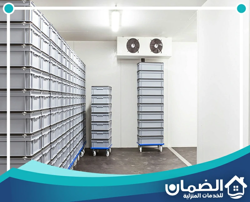 فني تصليح غرف تبريد في الإمارات 0527042162 شركة الضمان تصليح غرفة تبريد مزودة بأرفف تخزين عبر فحص وحدة التبريد العلوية وضبط كفاءة التشغيل