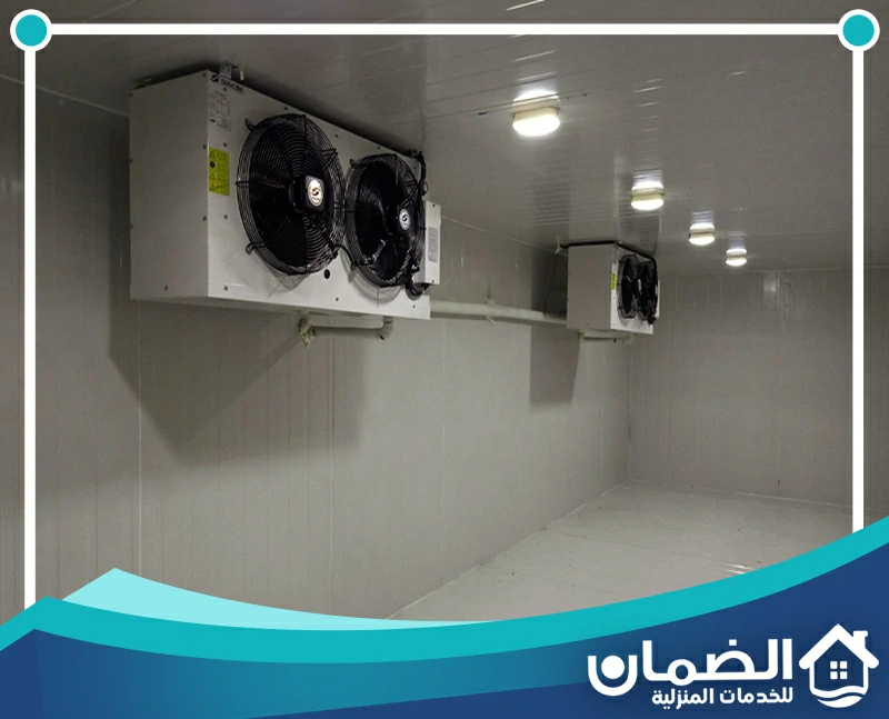 صيانة وحدات غرف تبريد دبي 0527042162 شركة الضمان أثناء صيانة غرف تجميد في دبي يتم فحص وحدات التجميد الجدارية لضمان ثبات درجات التجميد.