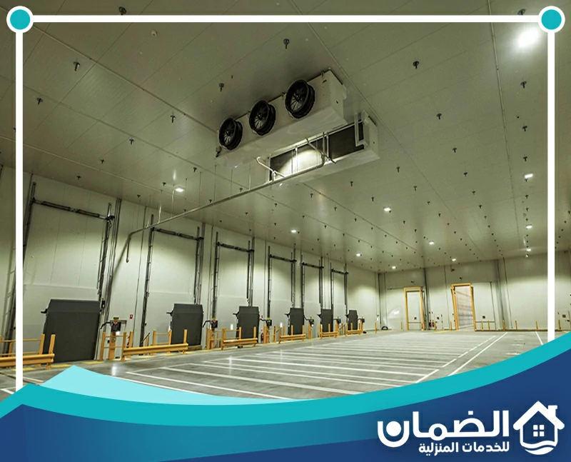 صيانة غرف تجميد للمخازن الشارقة 0527042162 شركة الضمان فحص وحدات تجميد سقفية داخل غرف تجميد بالشارقة لضبط توزيع الهواء البارد.